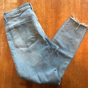OLD NAVY Rockstar Stretch Distressed Jean Size 8!